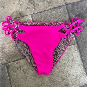 Acacia Nusa bottom BNWOT